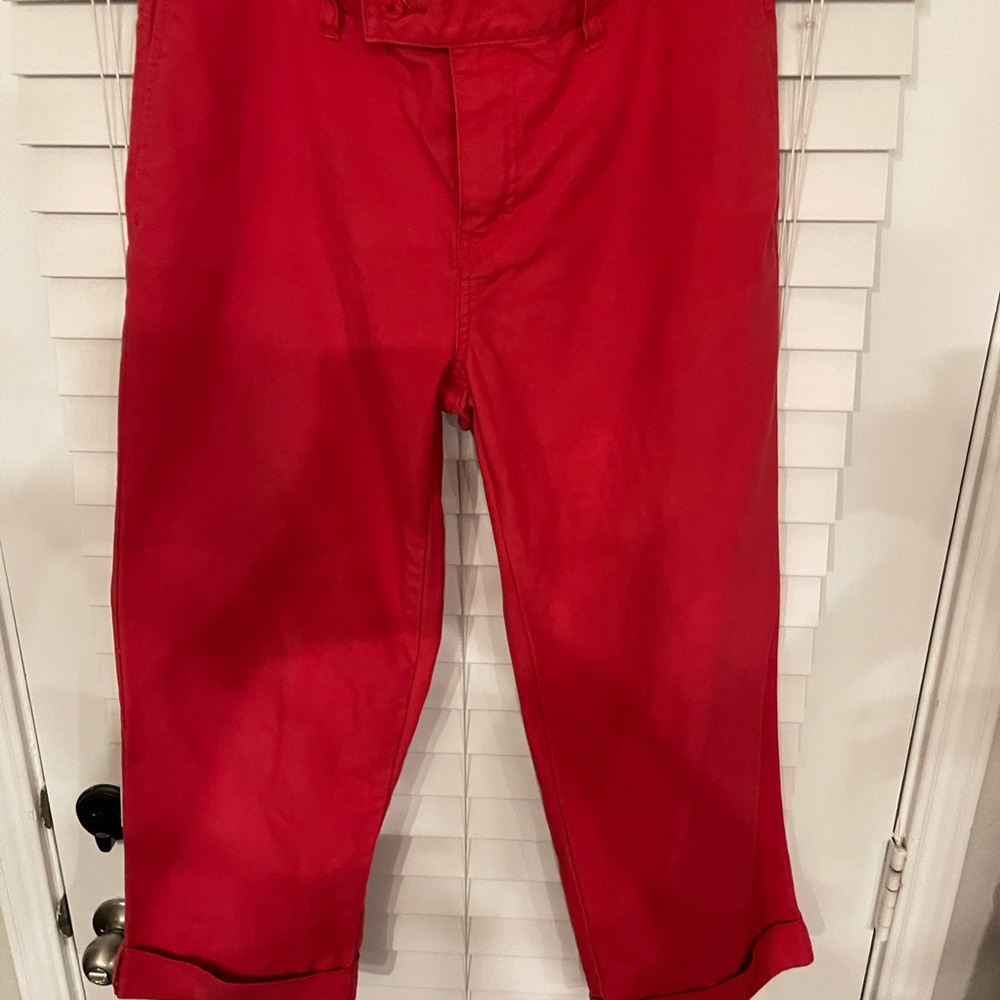 Tommy Hilfiger rare, relaxed red crops. Size 8. Good Condition.